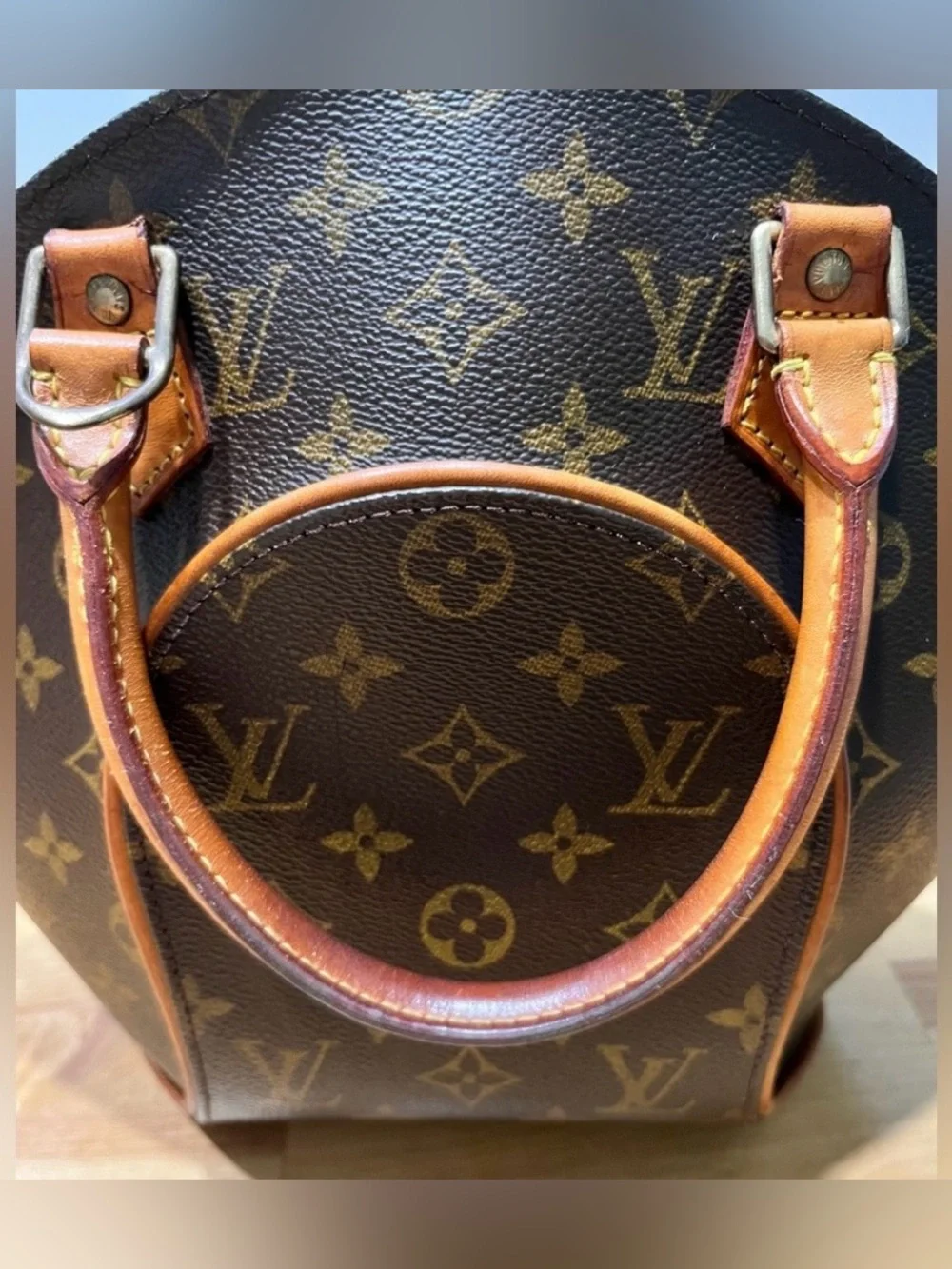 Louis Vuitton Ellipse PM M10040 Timeless design in good vintage condition.